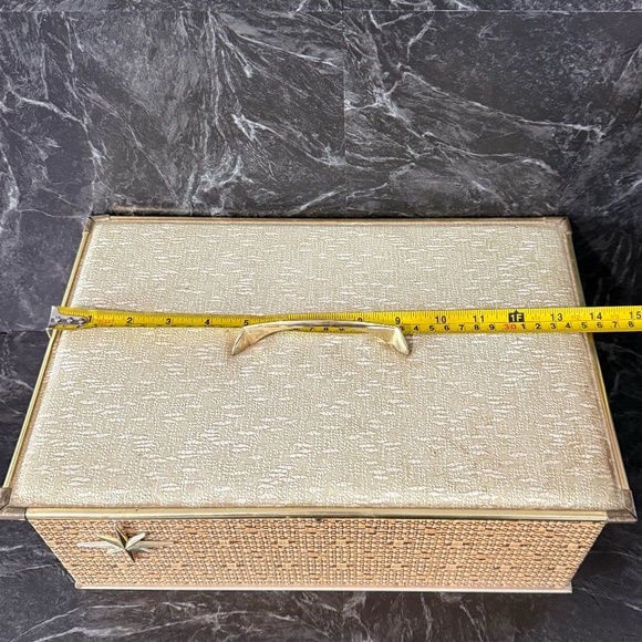 Vintage Sewing Box Full of Vintage Sewing Supplies - Picture 4 of 15